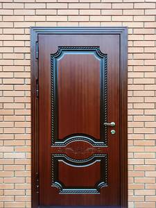 Винтажная дверь для частного дома (вид снаружи)