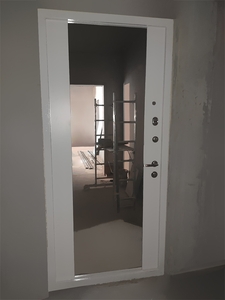 Дверь с порошковым напылением в квартиру, вид изнутри
