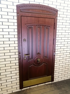 Однопольная дверь с имитацией филенки