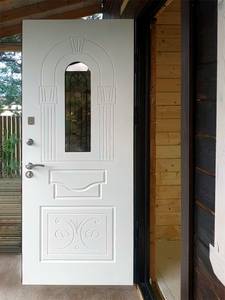 Остекленная дверь в частном доме, фото из помещения