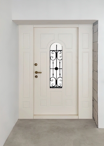 Парадная дверь, вид из помещения