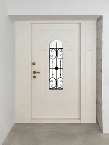 Парадная дверь, вид из помещения