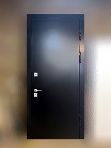 Стальная дверь с гладкой МДФ панелью