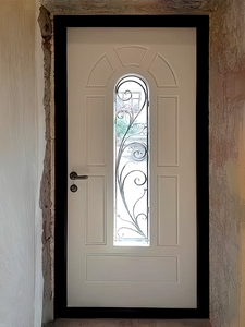 Стальная дверь с ковкой, фото изнутри