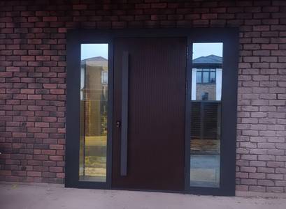 Термодверь с остеклением и бугельной ручкой