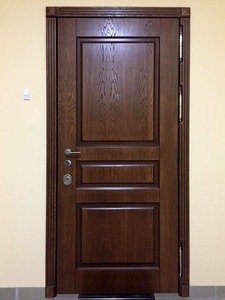 Входная дверь в квартиру, вид снаружи (ул. Звенигородская)