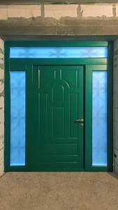 Зеленая парадная дверь